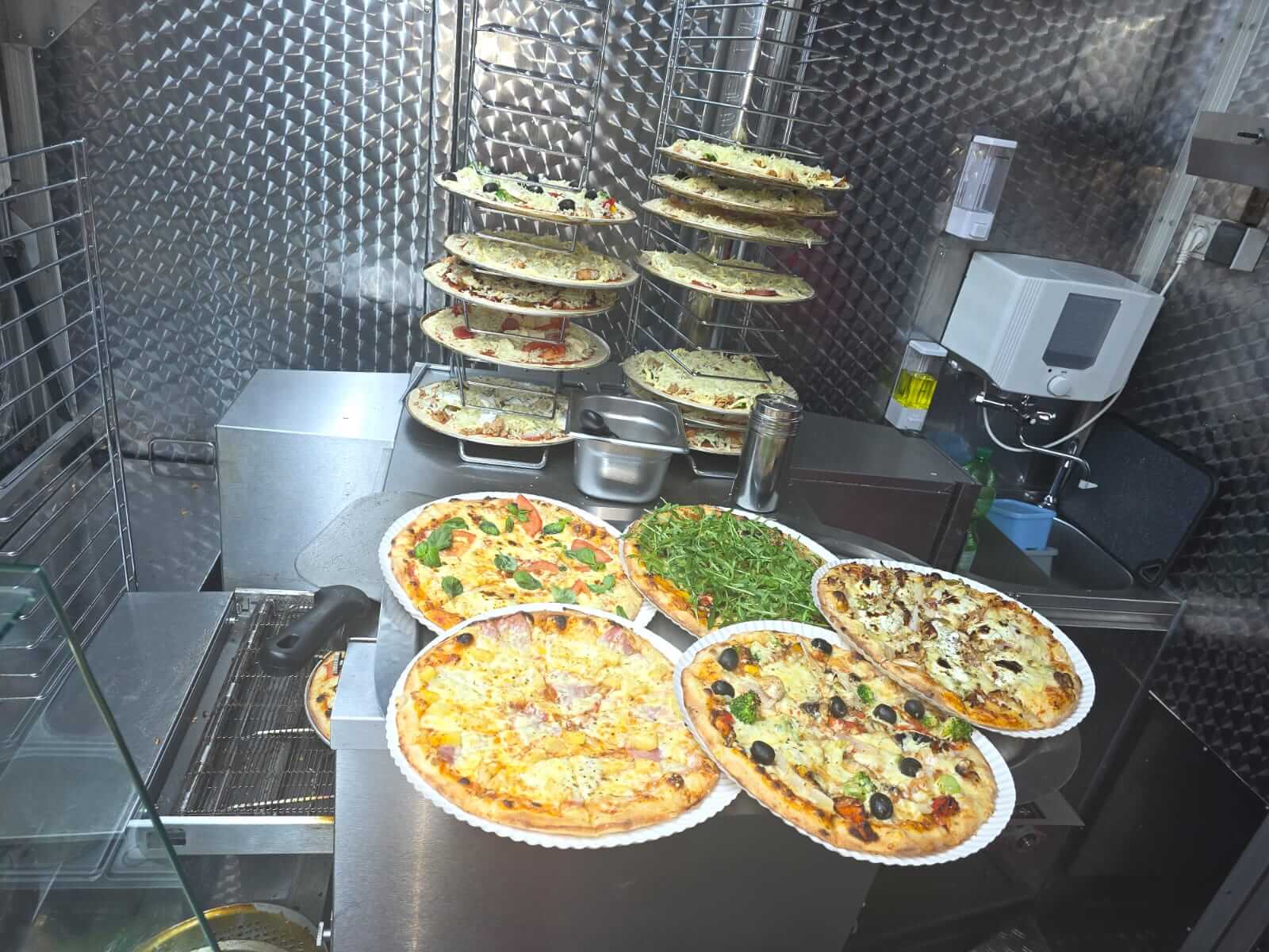 Zufriedene Kunden – Happy Pizza Wagen