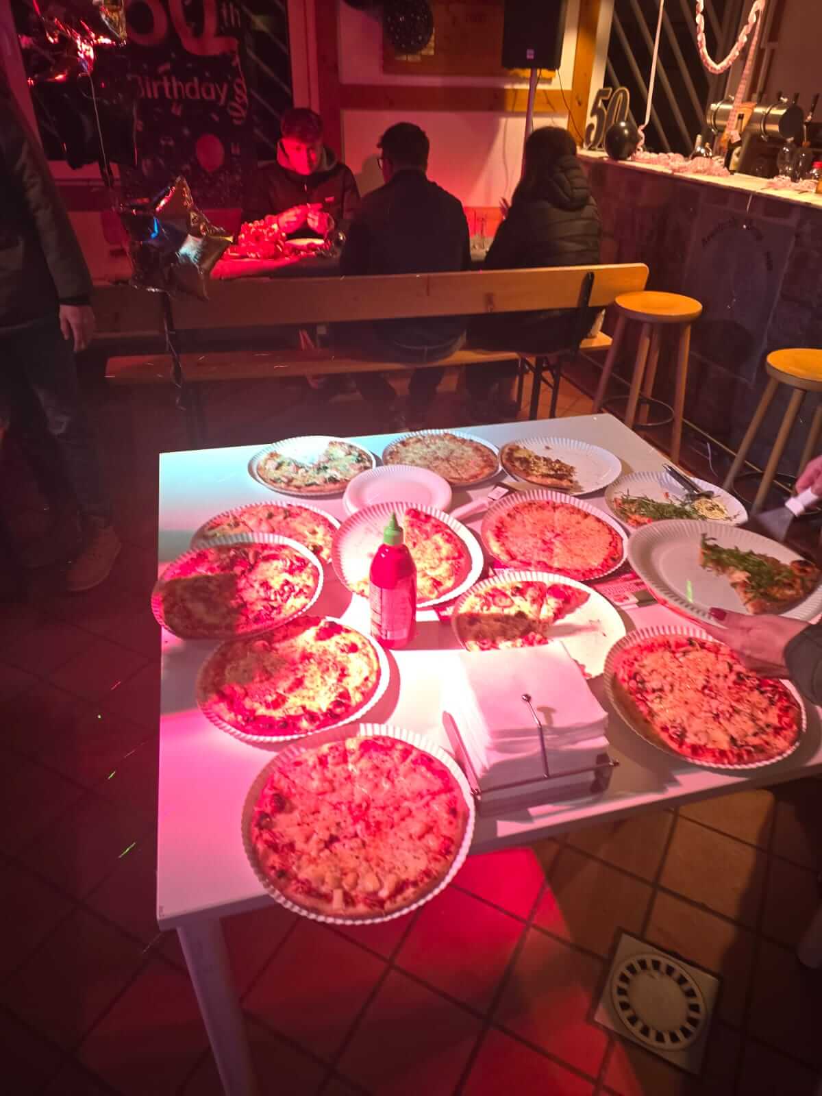 Zufriedene Kunden – Happy Pizza Wagen