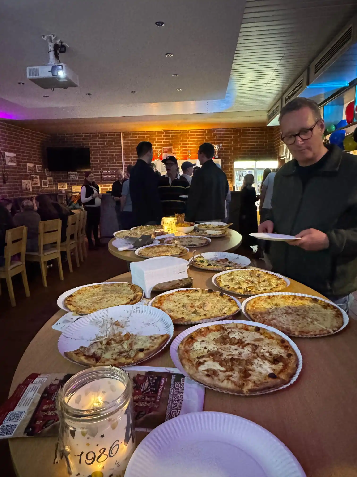 Zufriedene Kunden – Happy Pizza Wagen