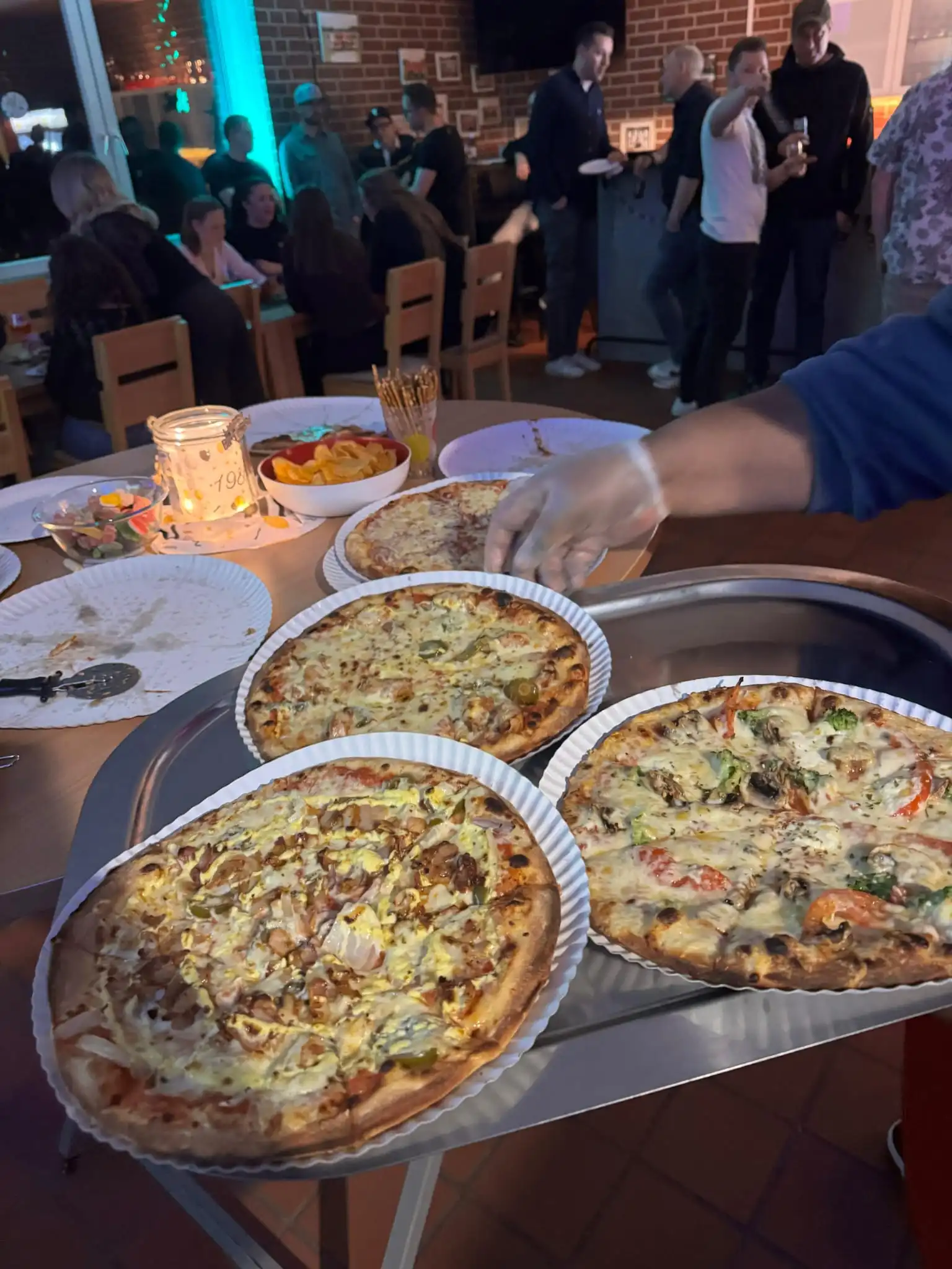 Zufriedene Kunden – Happy Pizza Wagen