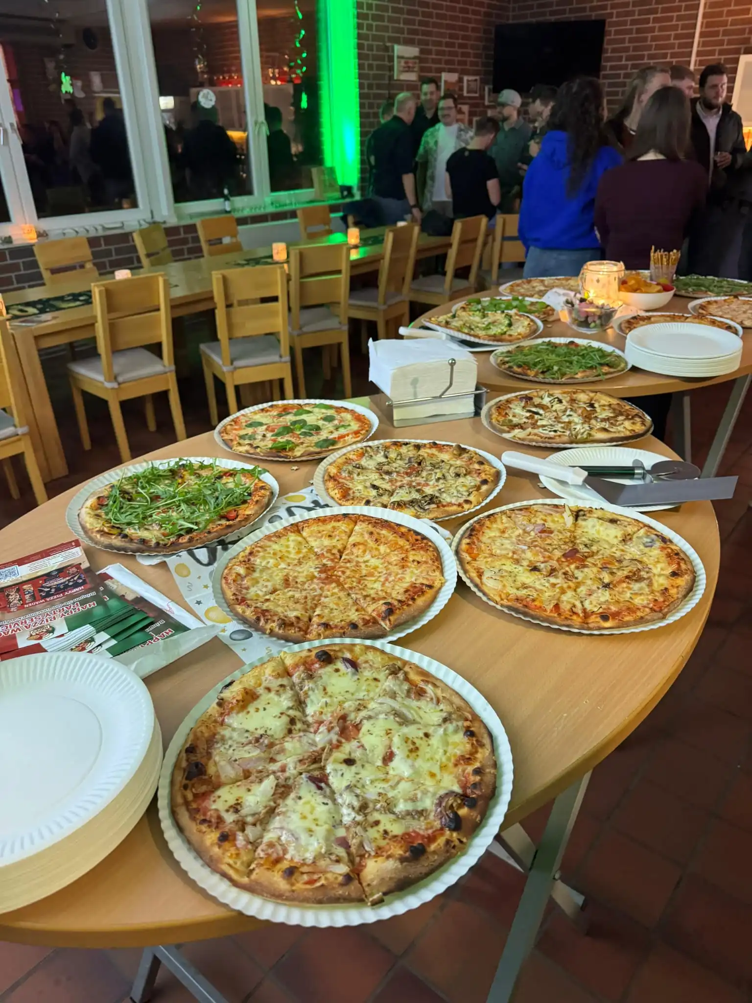 Zufriedene Kunden – Happy Pizza Wagen