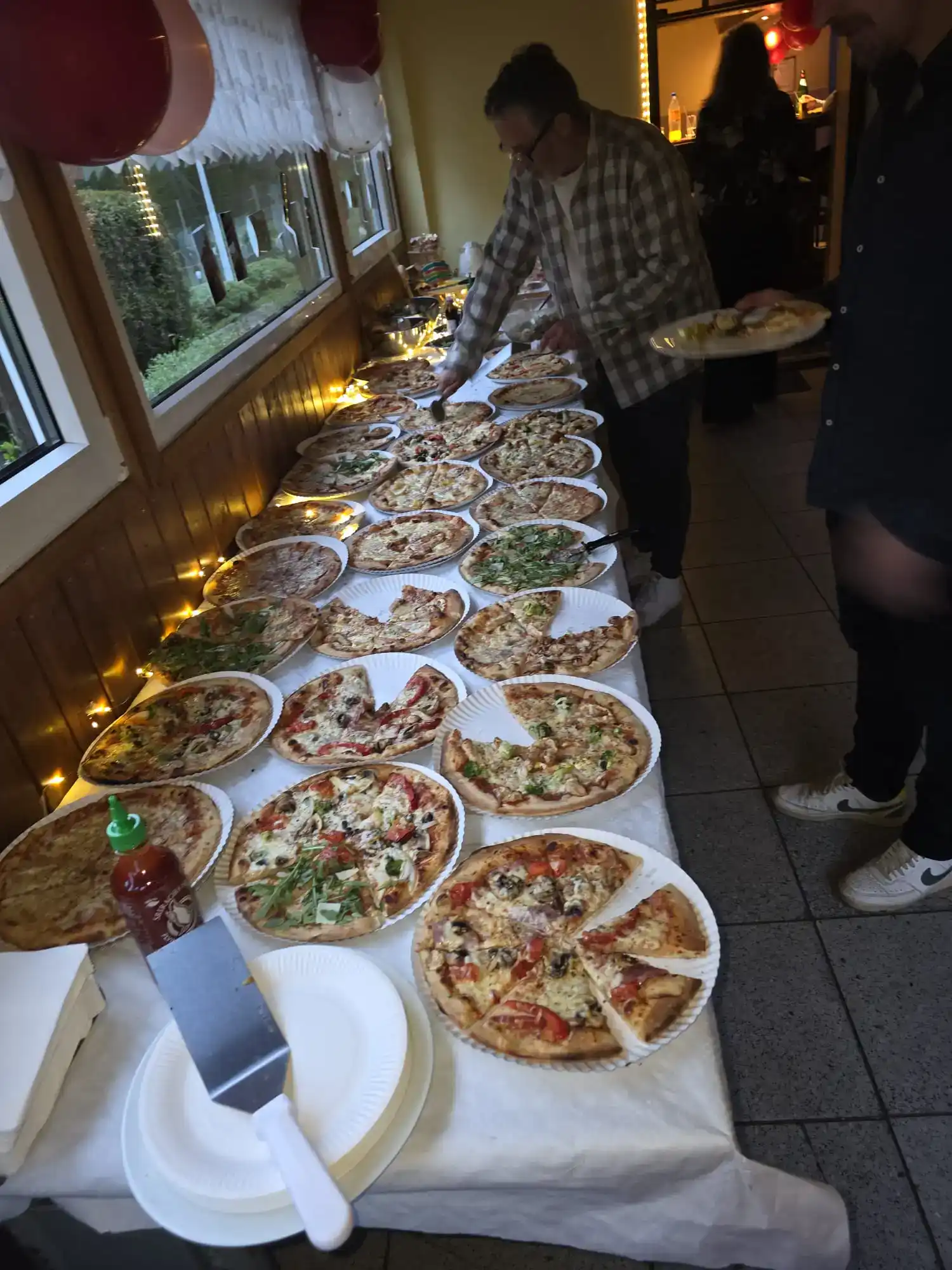 Zufriedene Kunden – Happy Pizza Wagen