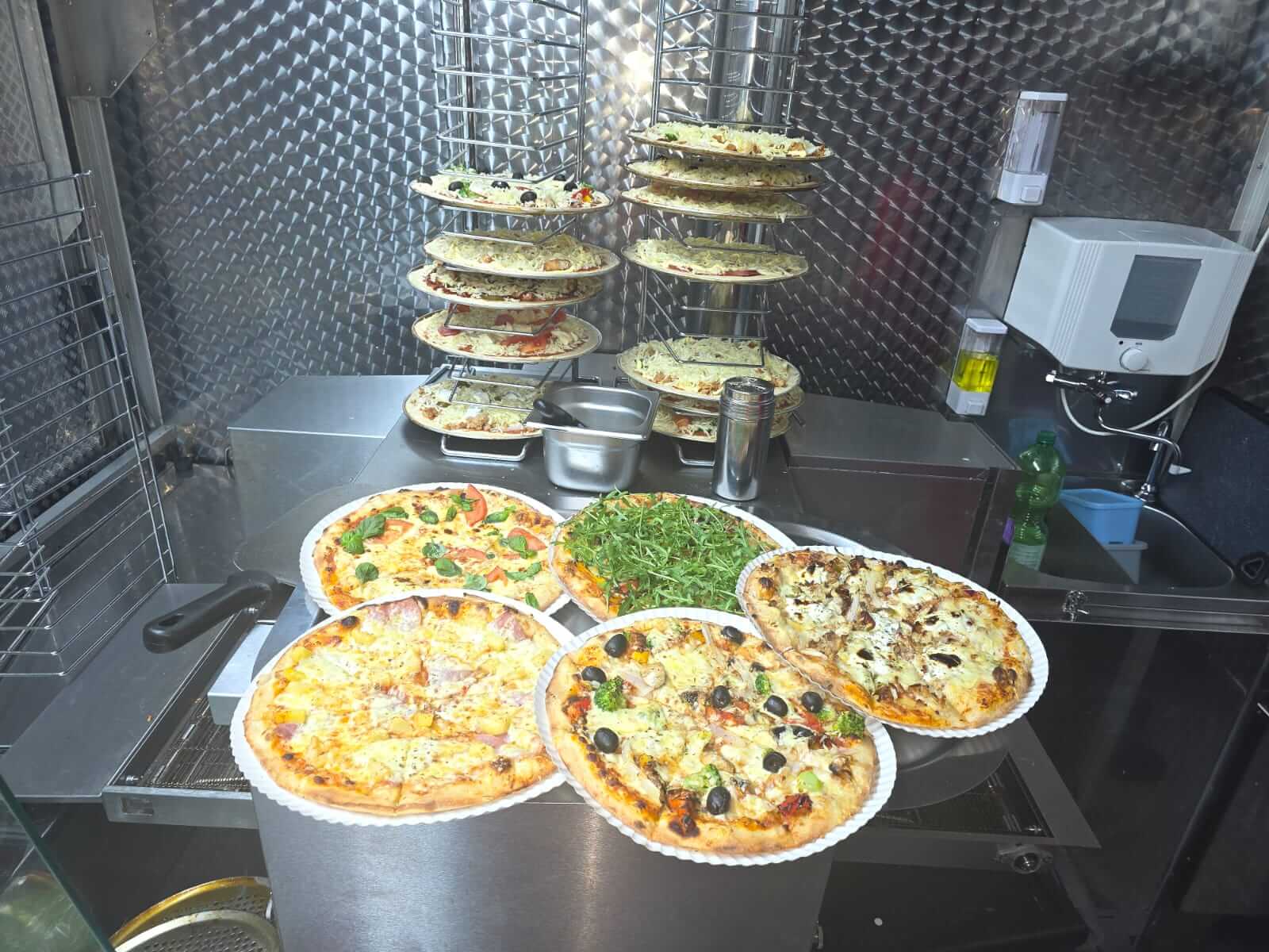 Zufriedene Kunden – Happy Pizza Wagen