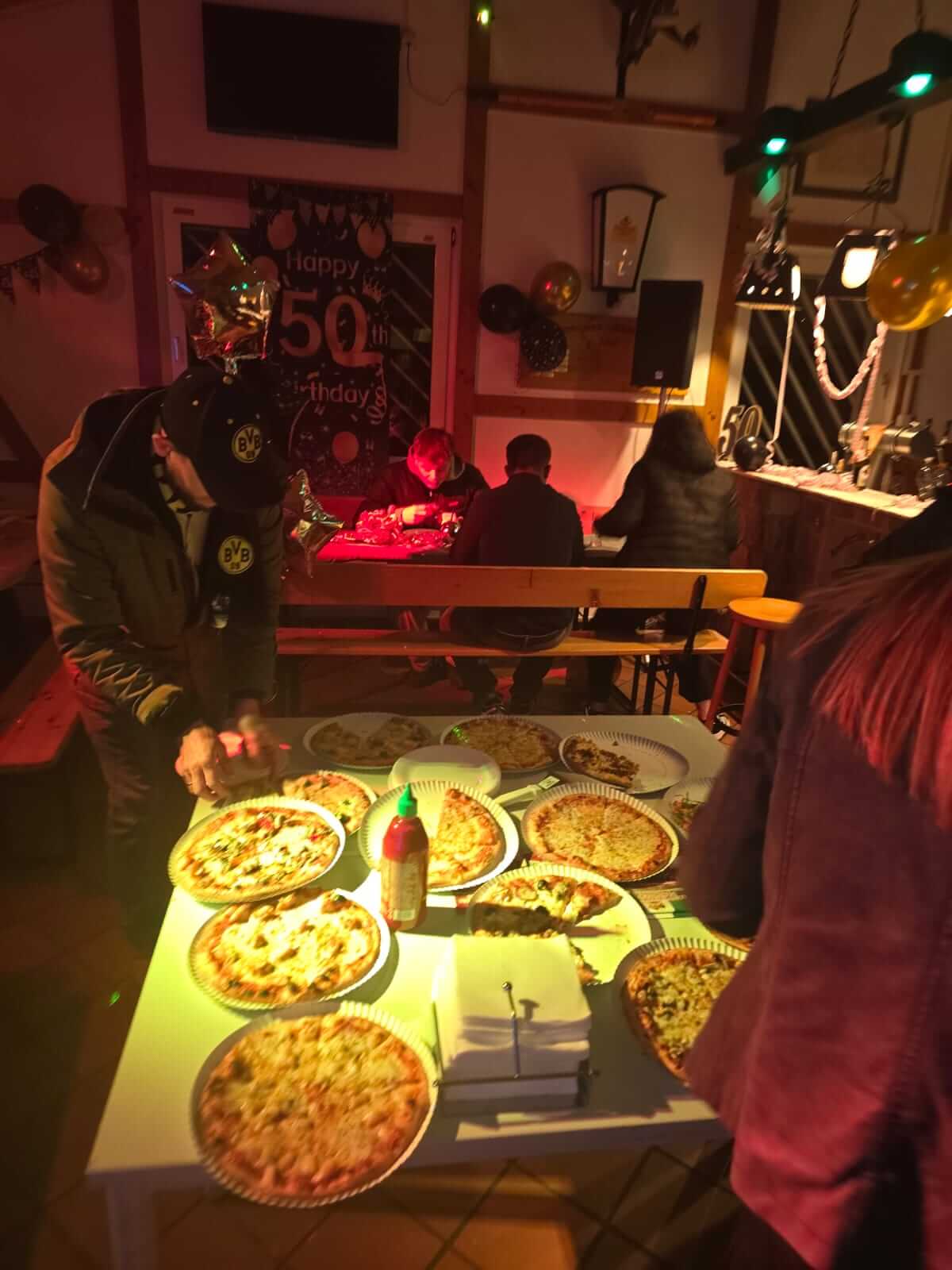 Zufriedene Kunden – Happy Pizza Wagen