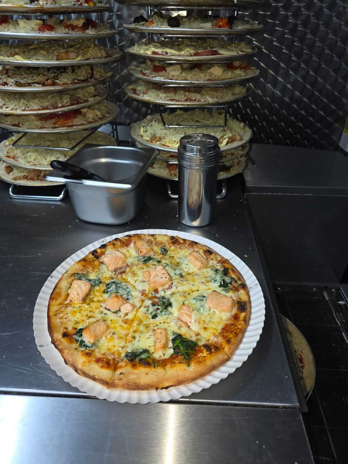 Zufriedene Kunden – Happy Pizza Wagen